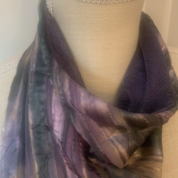 Copy NWOT Beautiful Easy to Where Scarf - Snap Closure In Back, Reversible - Picture 4 of 16